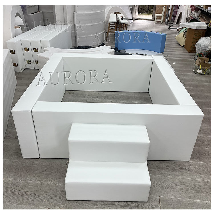 Бело-черный мягкий игровой мяч для детской площадки